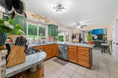 Kitchen - 2072 Periwinkle Ct, Crescent Springs, KY 41017 photo 4 of 5