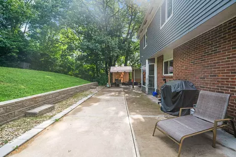 Exterior - 2072 Periwinkle Ct, Crescent Springs, KY 41017 photo 8 of 11