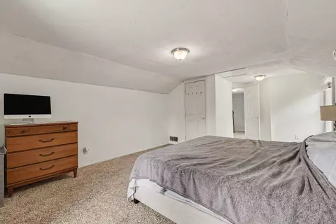 Bedroom - 550 Park St, Crescent Springs, KY 41017 photo 2 of 3