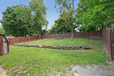 Exterior - 550 Park St, Crescent Springs, KY 41017 photo 4 of 5