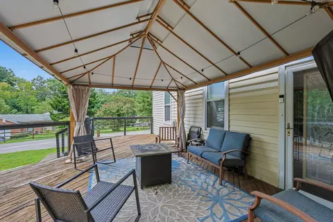 Exterior - 550 Park St, Crescent Springs, KY 41017 photo 3 of 5