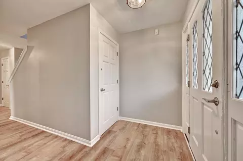 Entry Way - 2232 Amsterdam Rd, Villa Hills, KY 41017 photo 2 of 3
