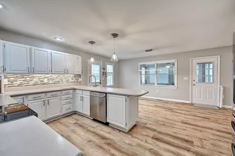 Kitchen - 2232 Amsterdam Rd, Villa Hills, KY 41017 photo 2 of 3