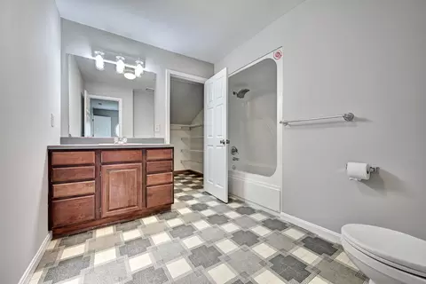 Bath - 2232 Amsterdam Rd, Villa Hills, KY 41017 photo 3 of 4