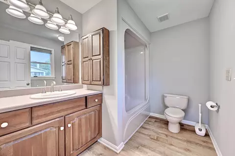 Bath - 2232 Amsterdam Rd, Villa Hills, KY 41017 photo 1 of 4