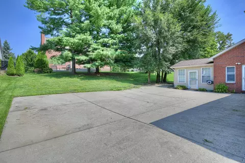 Exterior - 2232 Amsterdam Rd, Villa Hills, KY 41017 photo 3 of 4
