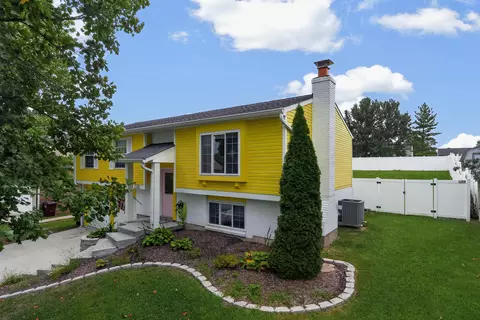 Exterior - 640 Rogers Rd, Villa Hills, KY 41017 photo 3 of 7