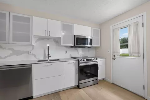 Kitchen - 640 Rogers Rd, Villa Hills, KY 41017 photo 1 of 2