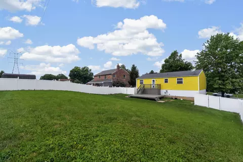 Exterior - 640 Rogers Rd, Villa Hills, KY 41017 photo 6 of 7
