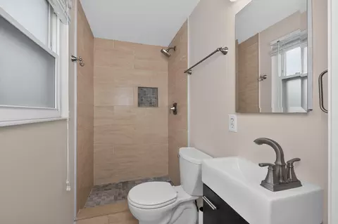 Bath - 640 Rogers Rd, Villa Hills, KY 41017 photo 3 of 3