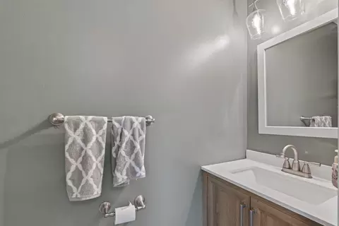 Bath - 2556 Evergreen Dr, Covington, KY 41017 photo 3 of 3