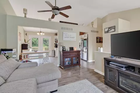 Entry Way - 2556 Evergreen Dr, Covington, KY 41017 photo 1 of 3