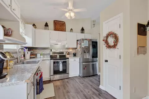 Kitchen - 2556 Evergreen Dr, Covington, KY 41017 photo 1 of 2