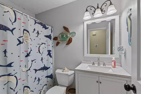 Bath - 2556 Evergreen Dr, Covington, KY 41017 photo 2 of 3