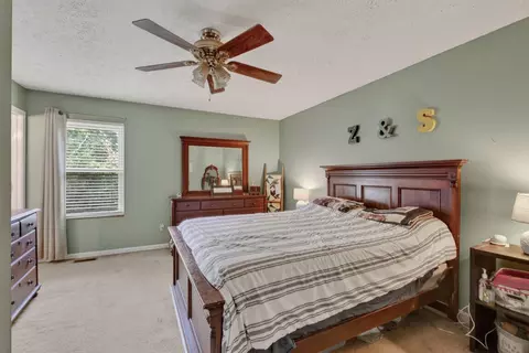 Bedroom - 2556 Evergreen Dr, Covington, KY 41017 photo 2 of 3