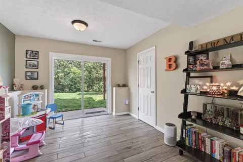 Entry Way - 2556 Evergreen Dr, Covington, KY 41017 photo 3 of 3