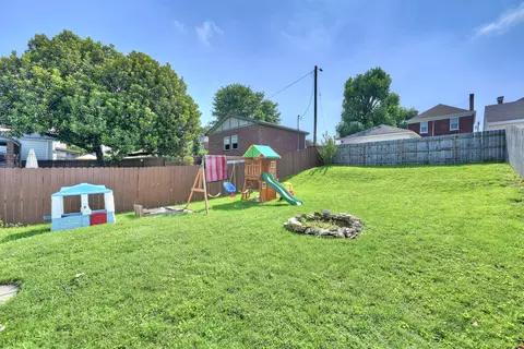 Exterior - 715 Elm St, Covington, KY 41016 photo 3 of 5