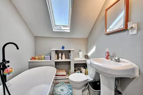 Bath - 715 Elm St, Covington, KY 41016 photo 2 of 2