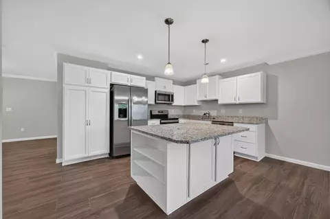 Kitchen - 2363 Piazza Rdg, Covington, KY 41017 photo 2 of 3