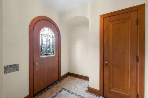 Entry Way - 1009 Winding Way, Covington, KY 41011 photo 1 of 3