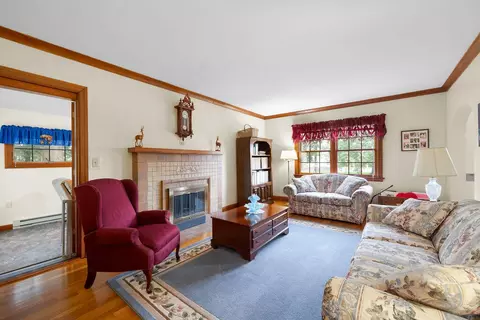 Living - 1009 Winding Way, Covington, KY 41011 photo 2 of 2