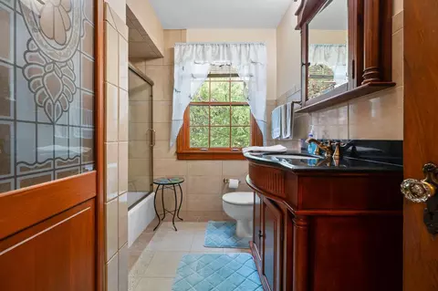 Bath - 1009 Winding Way, Covington, KY 41011 photo 2 of 3