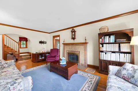 Living - 1009 Winding Way, Covington, KY 41011 photo 1 of 2