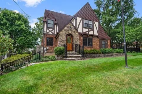 Exterior - 1009 Winding Way, Covington, KY 41011 photo 2 of 11