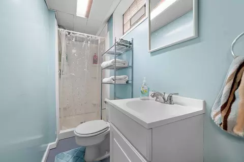 Bath - 1009 Winding Way, Covington, KY 41011 photo 3 of 3