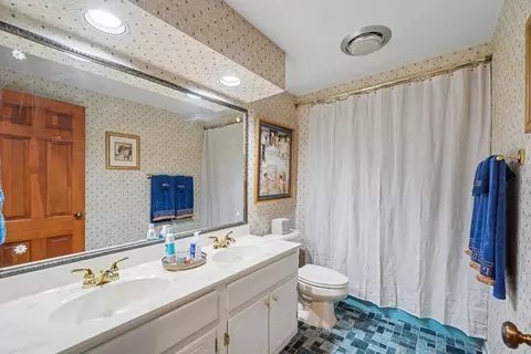 Bath - 3072 Ashley Dr, Edgewood, KY 41017 photo 1 of 3