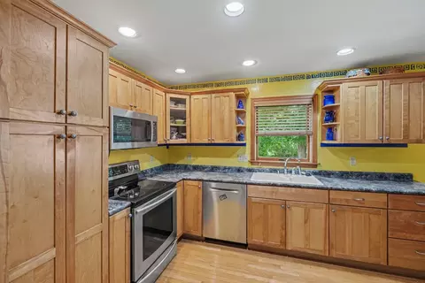Kitchen - 3072 Ashley Dr, Edgewood, KY 41017 photo 2 of 5