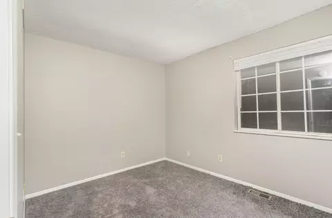 Bedroom - 1222-1224 E Henry Clay Ave, Covington, KY 41011 photo 4 of 16