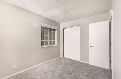 Bedroom - 1222-1224 E Henry Clay Ave, Covington, KY 41011 photo 6 of 16