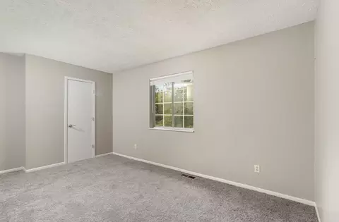 Bedroom - 1222-1224 E Henry Clay Ave, Covington, KY 41011 photo 2 of 16