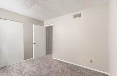 Bedroom - 1222-1224 E Henry Clay Ave, Covington, KY 41011 photo 5 of 16