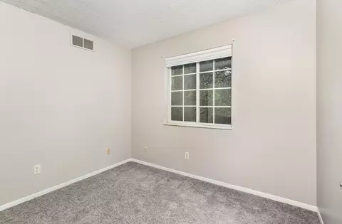 Bedroom - 1222-1224 E Henry Clay Ave, Covington, KY 41011 photo 7 of 16