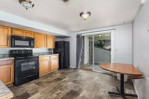 Kitchen - 1222-1224 E Henry Clay Ave, Covington, KY 41011 photo 4 of 4