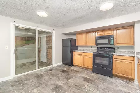 Kitchen - 1222-1224 E Henry Clay Ave, Covington, KY 41011 photo 2 of 4