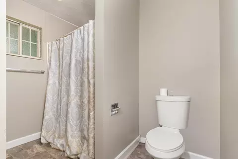 Bath - 1222-1224 E Henry Clay Ave, Covington, KY 41011 photo 2 of 4