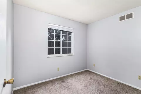 Bedroom - 1222-1224 E Henry Clay Ave, Covington, KY 41011 photo 15 of 16