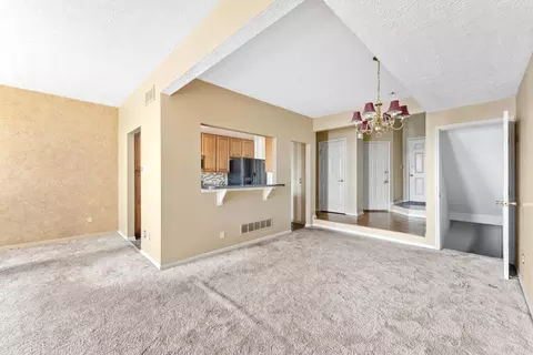 Living - 1002 Hackney Ct, Florence, KY 41042 photo 2 of 7