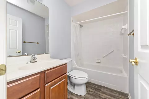 Bath - 1002 Hackney Ct, Florence, KY 41042 photo 1 of 2