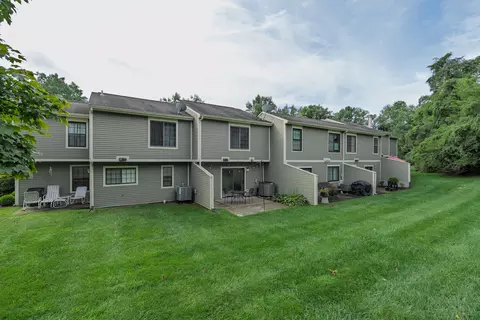 Exterior - 2426 Palmeadow Dr, Crestview Hills, KY 41017 photo 4 of 7