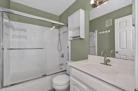 Bath - 2426 Palmeadow Dr, Crestview Hills, KY 41017 photo 2 of 2