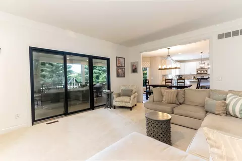 Living - 939 Greenview Ct, Villa Hills, KY 41017 photo 3 of 6