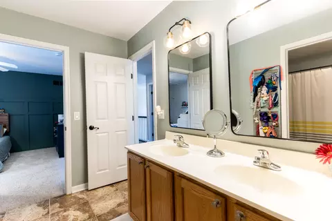 Bath - 939 Greenview Ct, Villa Hills, KY 41017 photo 5 of 7