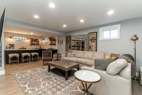 Living - 939 Greenview Ct, Villa Hills, KY 41017 photo 4 of 6