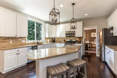 Kitchen - 939 Greenview Ct, Villa Hills, KY 41017 photo 2 of 5