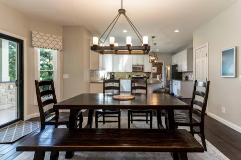 Dining - 939 Greenview Ct, Villa Hills, KY 41017 photo 2 of 3