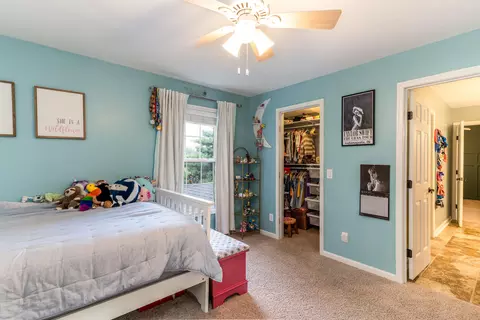 Bedroom - 939 Greenview Ct, Villa Hills, KY 41017 photo 2 of 3